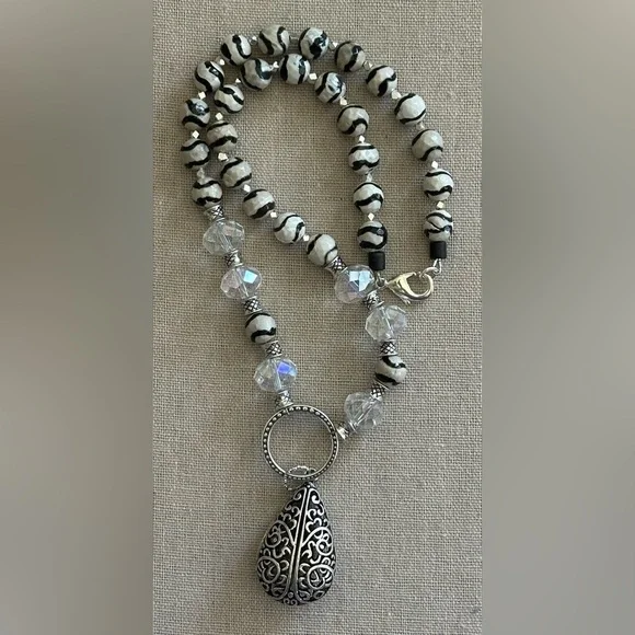 22-1/2 inch Wavy Tibetan Agate Faceted bead necklace NWOT - Picture 5 of 15